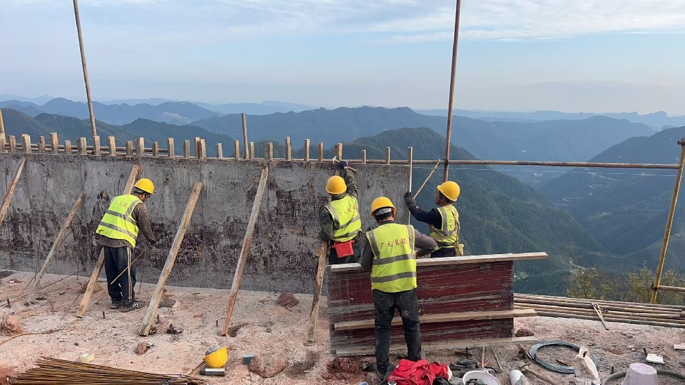 筑路修橋后，群山闊然時 ——劍閣縣下寺至利州區(qū)月壩公路項(xiàng)目（三個石至硝洞埡段）高質(zhì)量建設(shè)側(cè)記